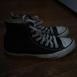 Black Converse size 8.5Women’s 6.5Mens
